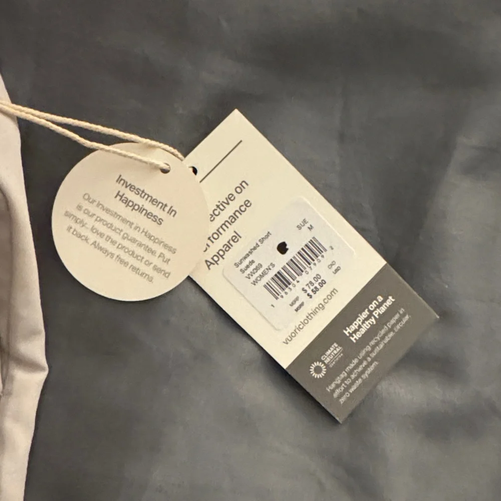 Vuori sunwashed Short in the color suede size M NWT - Picture 5 of 6